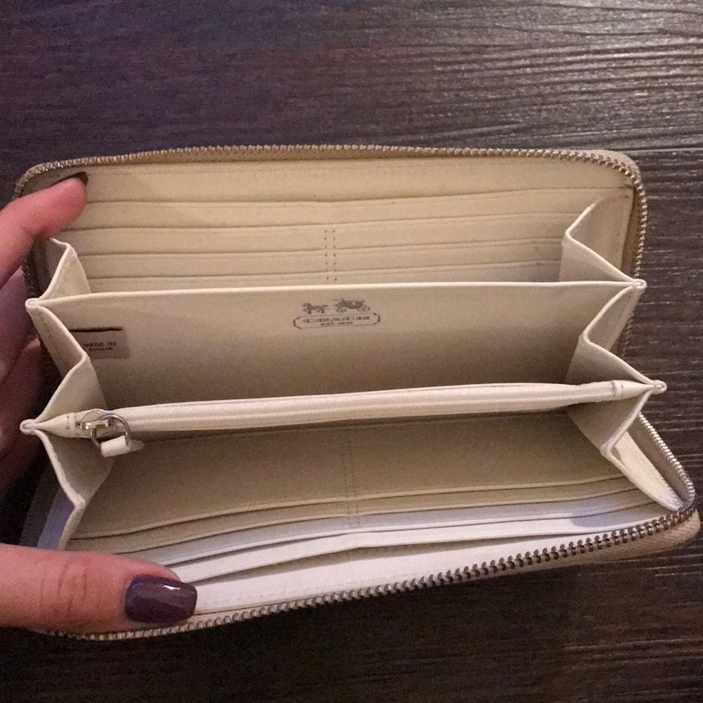 Coach Wallet - Picture 4 of 6